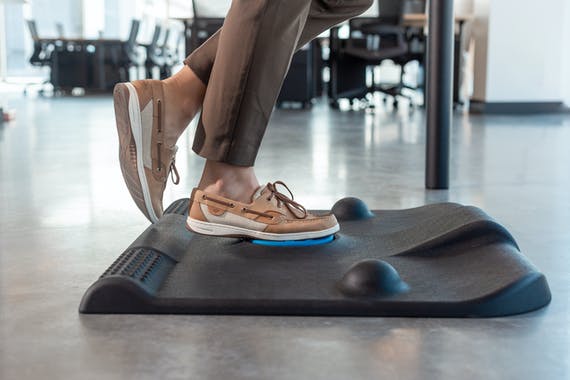 Fidgity Stand & Spin Mat